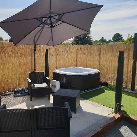 Beau Logement Avec Terrasse, Jacuzzi Et Terrain De Petanque Privatif A 5 Minutes De La Plage Audenge Kültér fotó